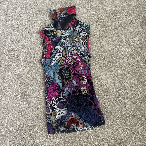 Fuzzi Sleevless Patchwork Turtleneck Mesh Blouse - Picture 2 of 5